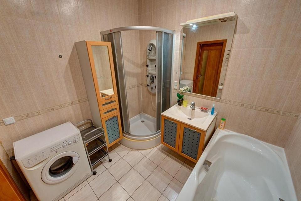 Apartments On Shota Rustaveli Kyiv Exterior photo