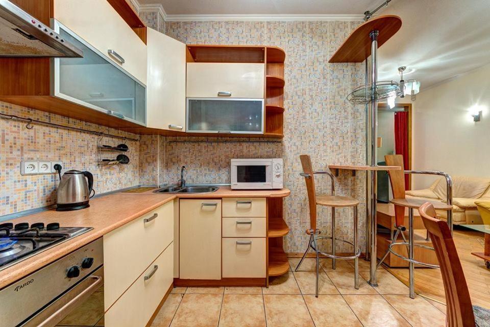 Apartments On Shota Rustaveli Kyiv Exterior photo